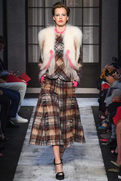 Look 12